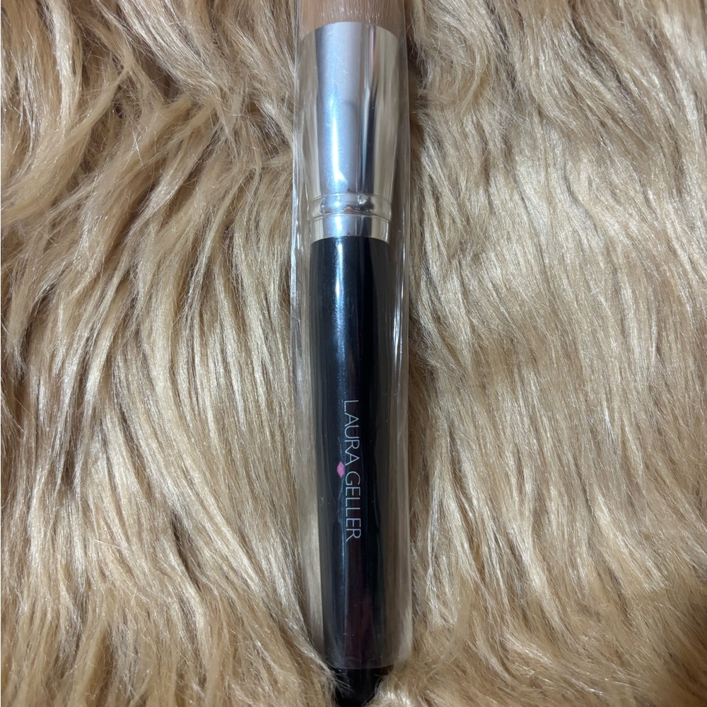 LAURA GELLER | Angled Liquid Foundation Brush